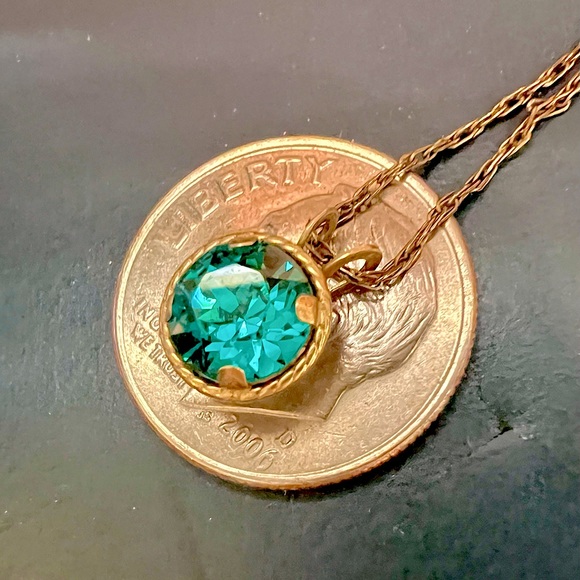 Vintage Solid 10K Gold Pendant necklace. Dainty Gem Pendant on 20” chain. - Picture 13 of 13